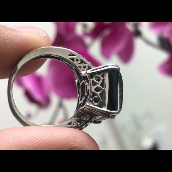 Ring - Picture 2 of 6